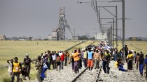 Nach Massaker: Ultimatum gegen Streikende in Südafrika - Ausland - FAZ